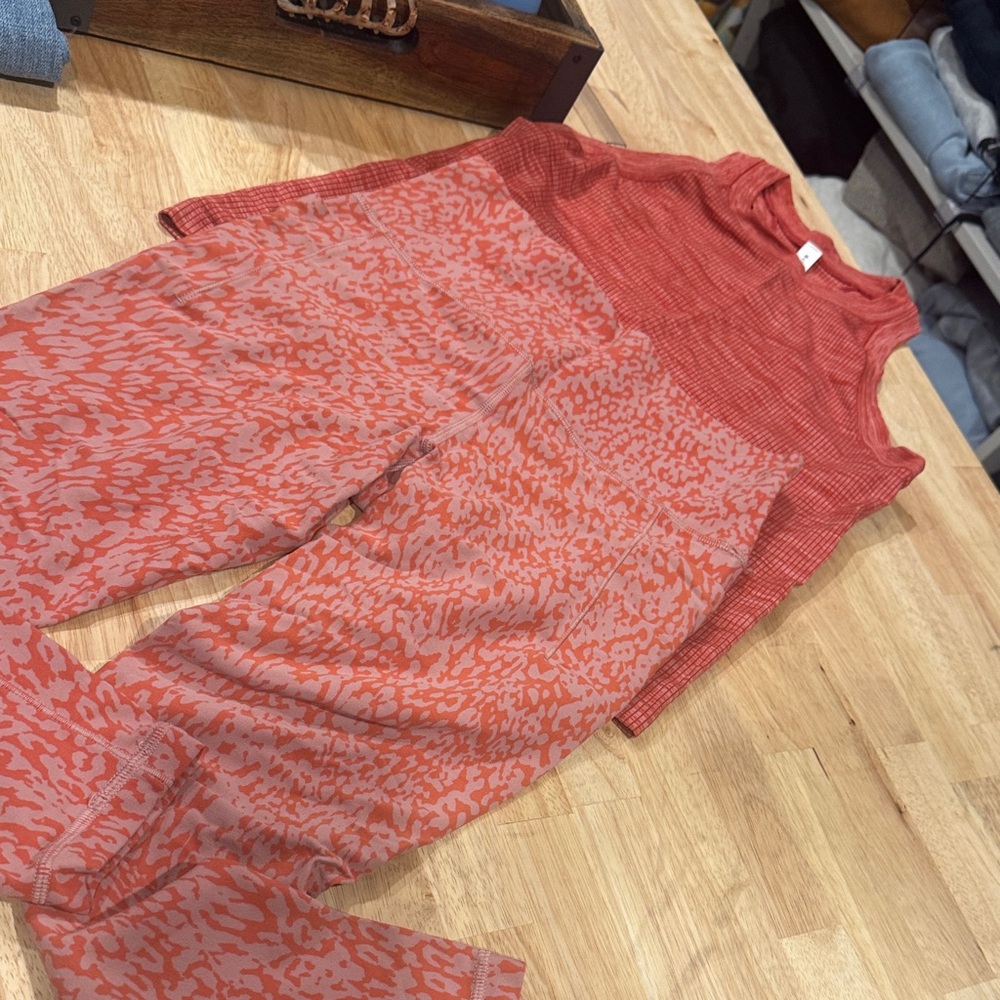 Athleta 2 Piece set! Top and leggings!